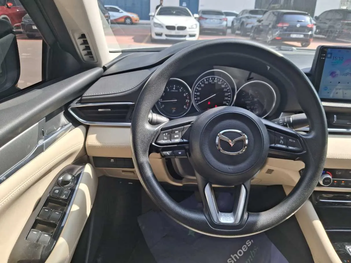 Car image 16