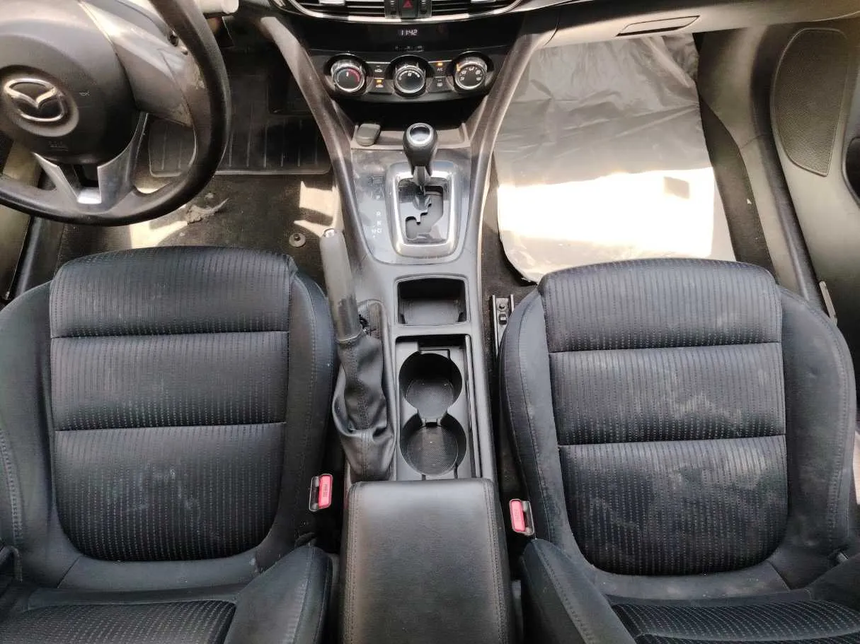 Car image 16