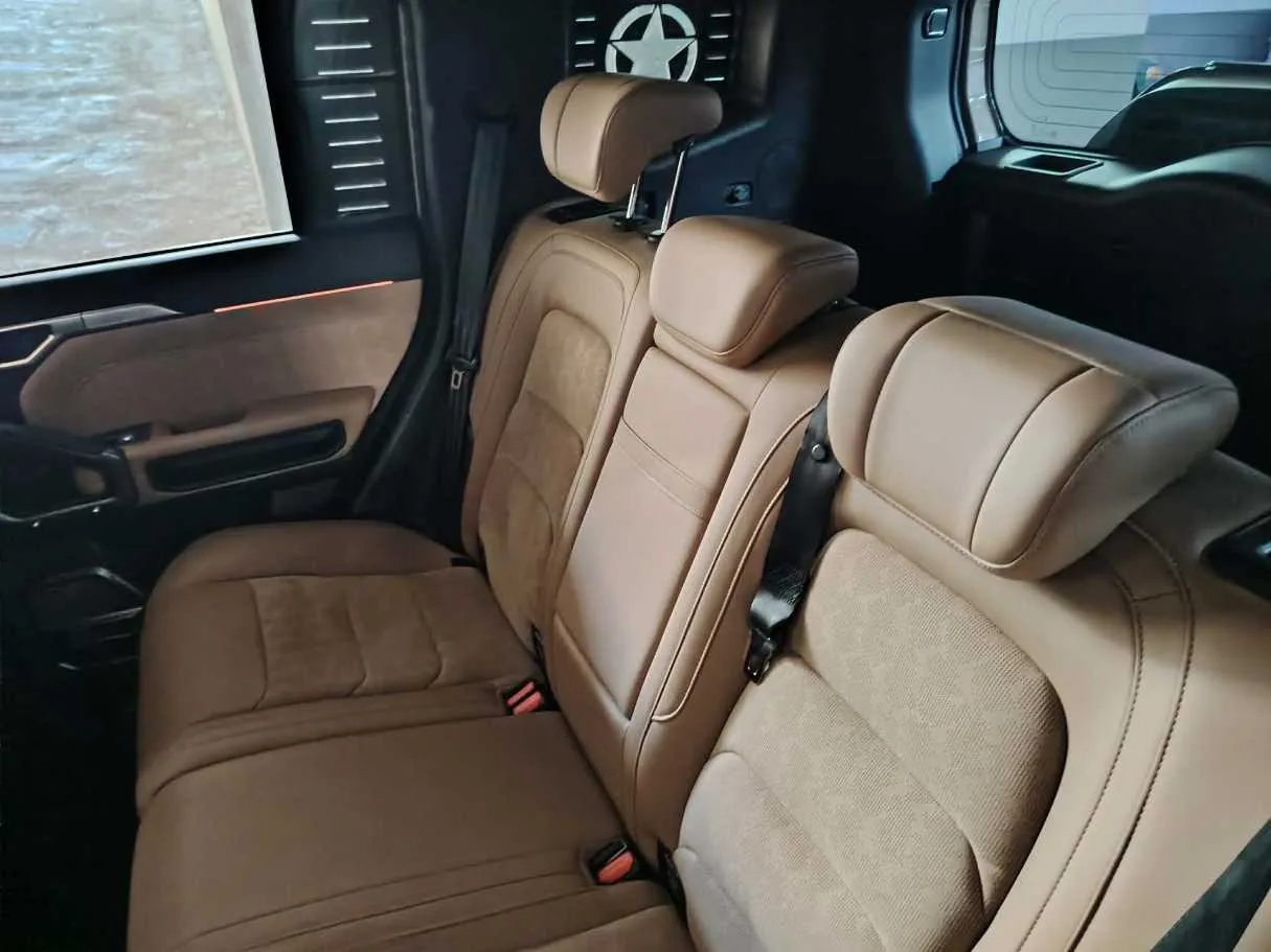 Car image 17