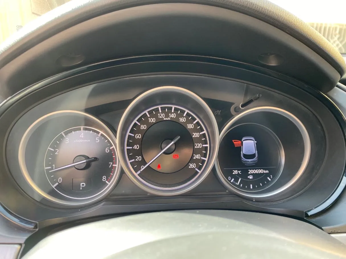 Car image 19