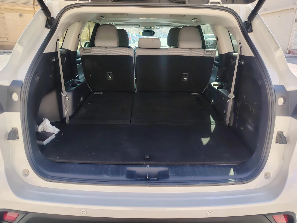 Car image 26