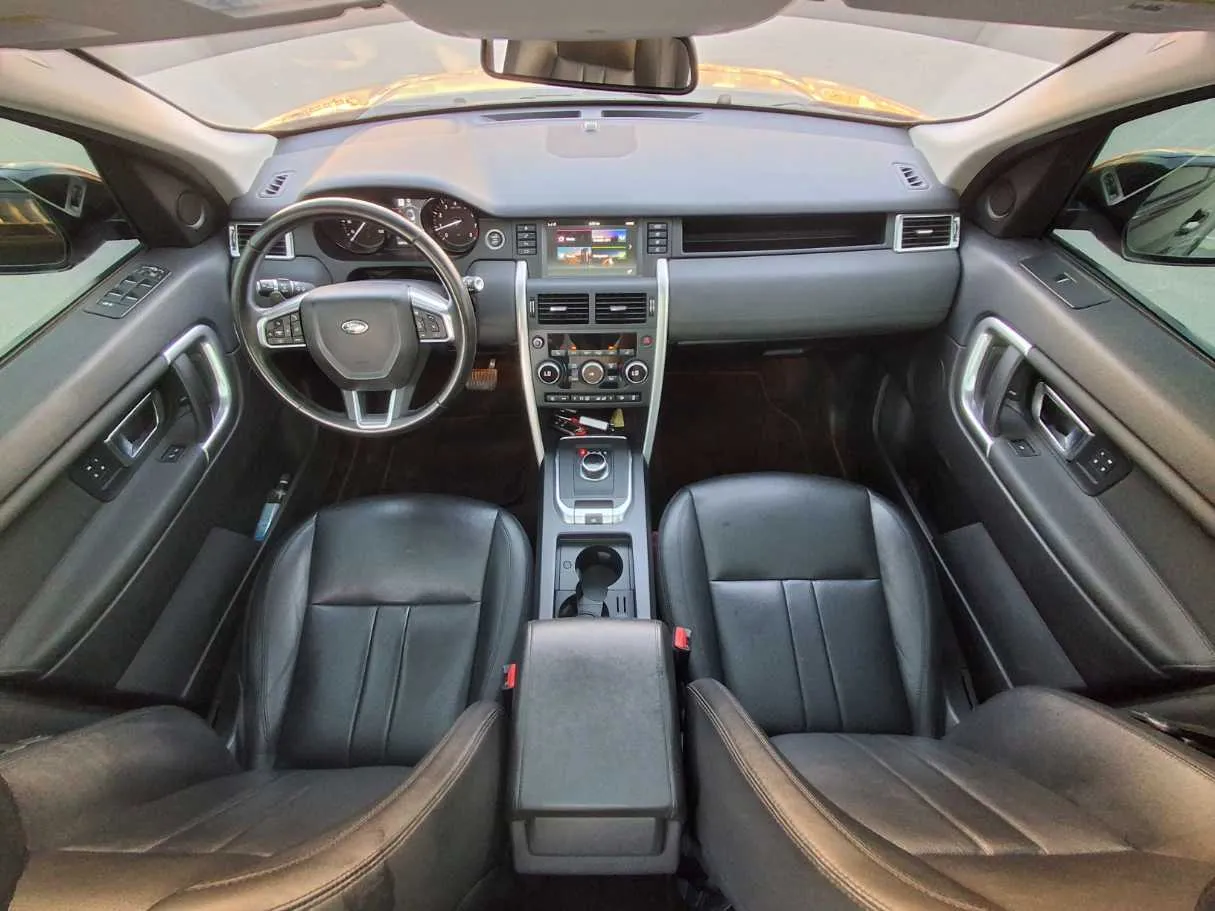 Car image 16
