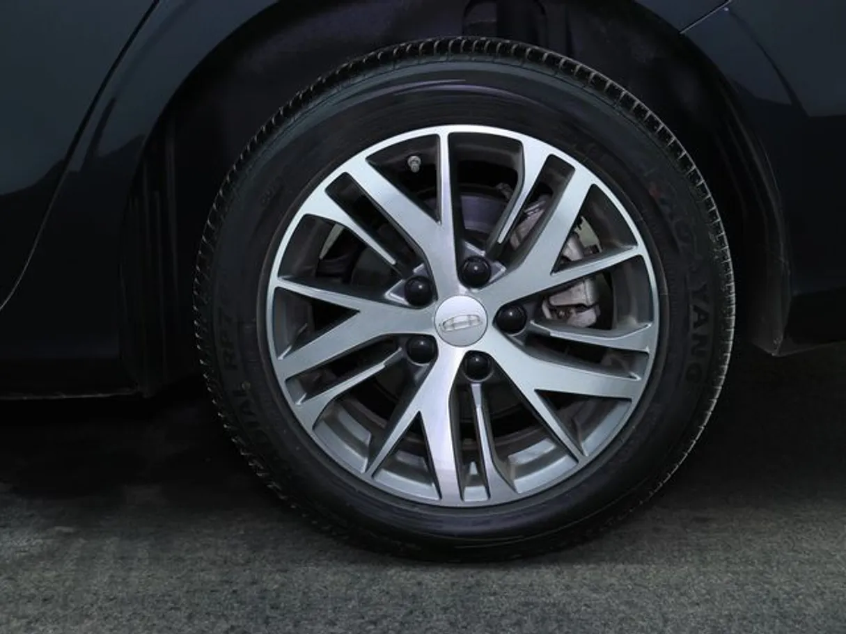 Car image 7