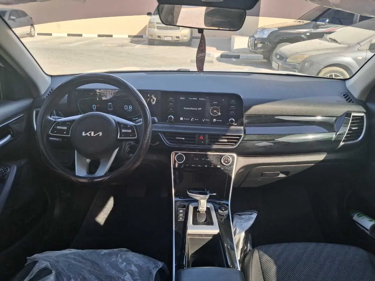 Car image 15