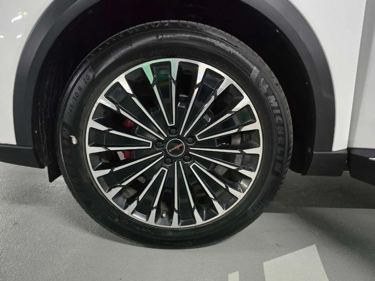Car image 10