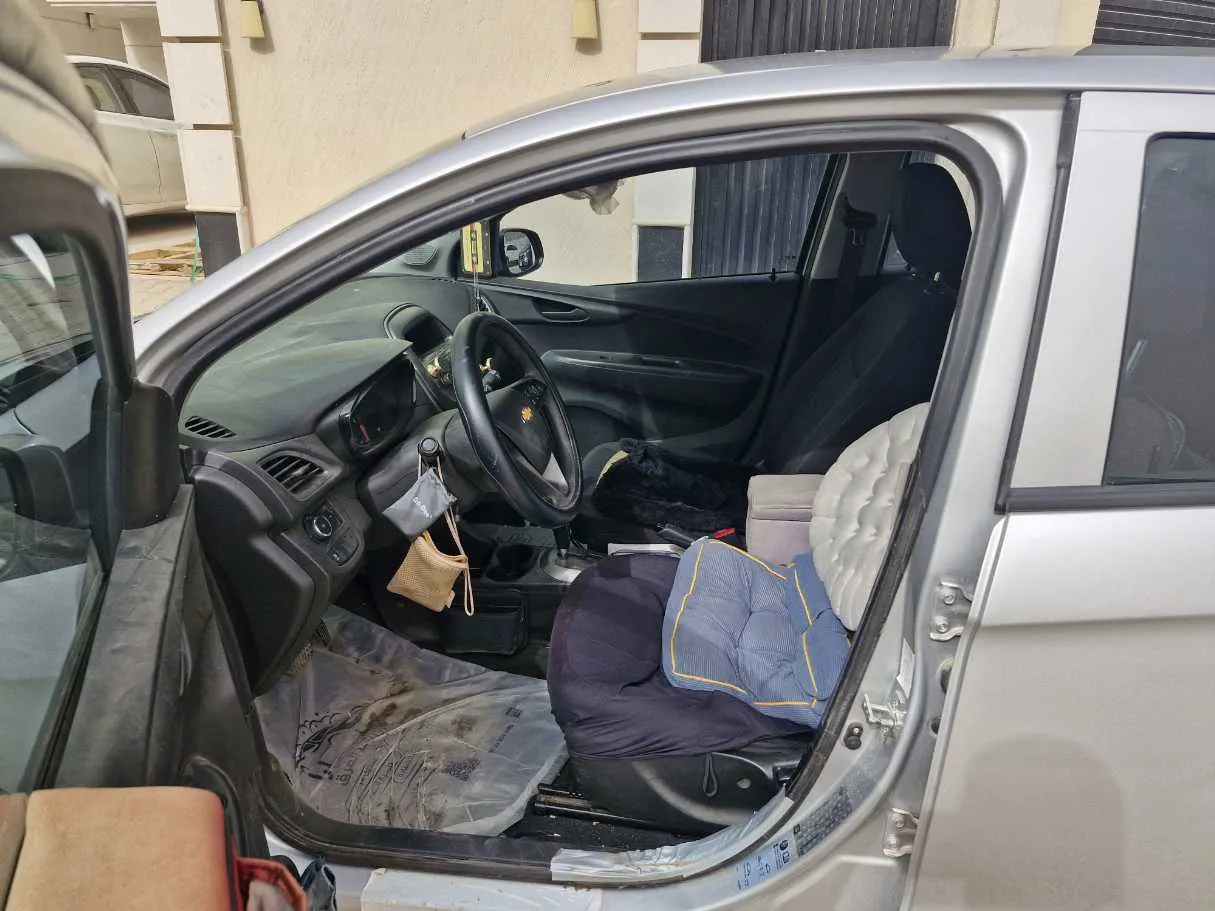 Car image 12