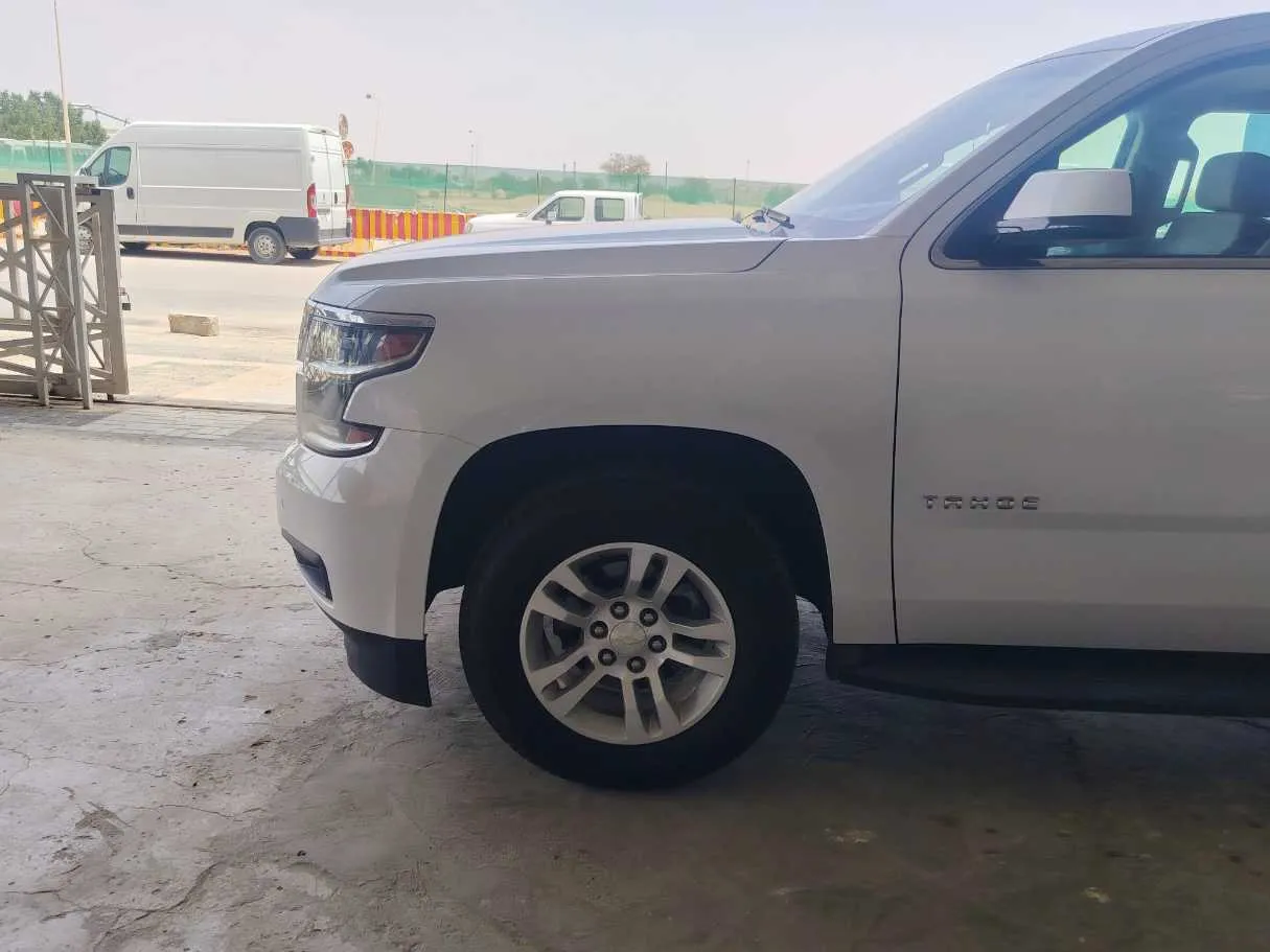 Car image 9