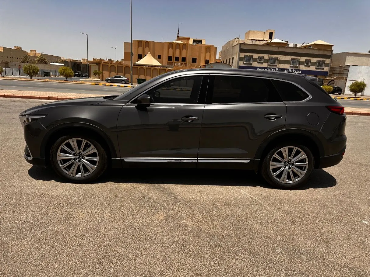 Car image 8