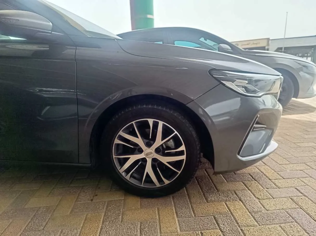 Car image 7