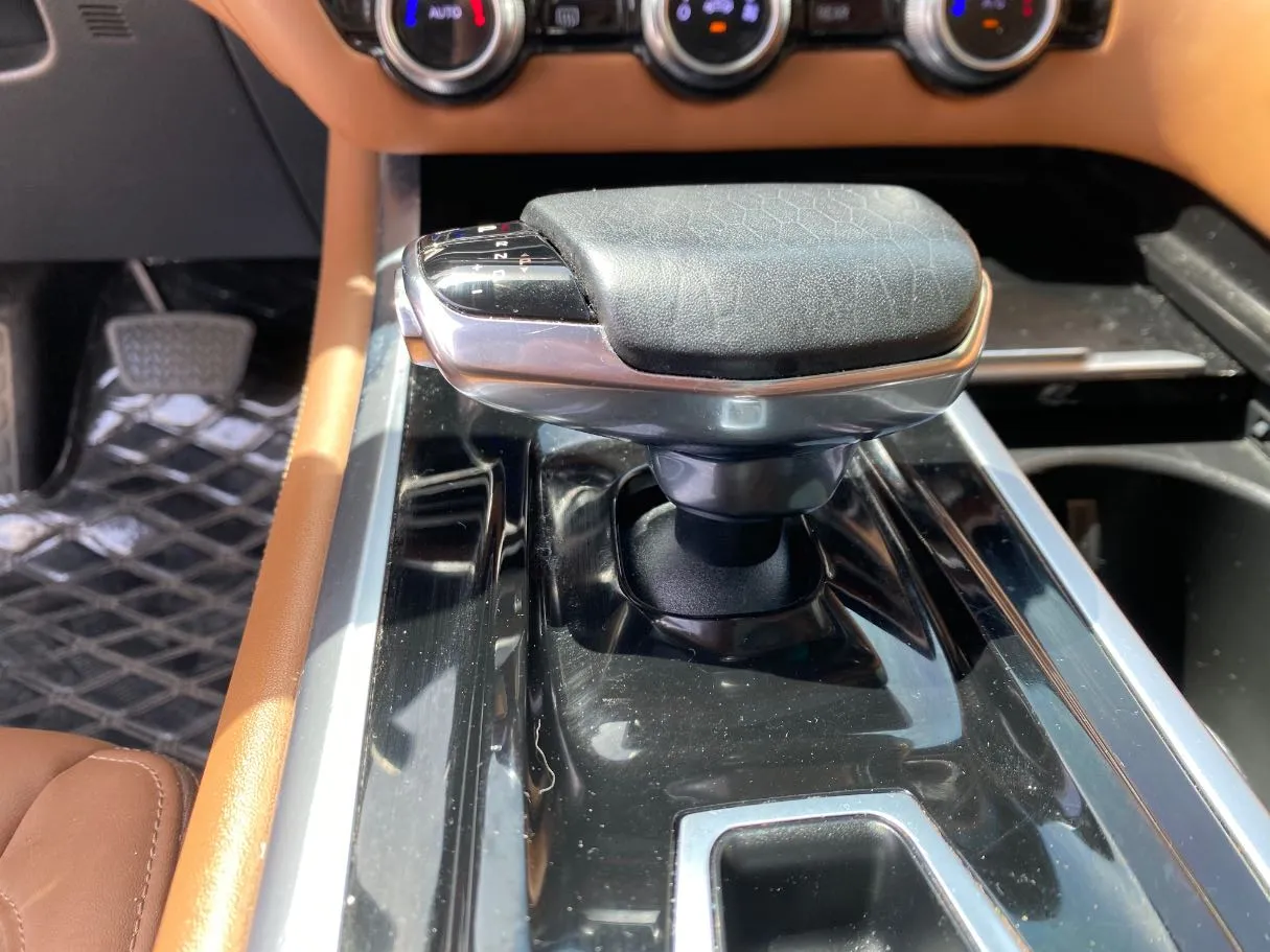 Car image 17