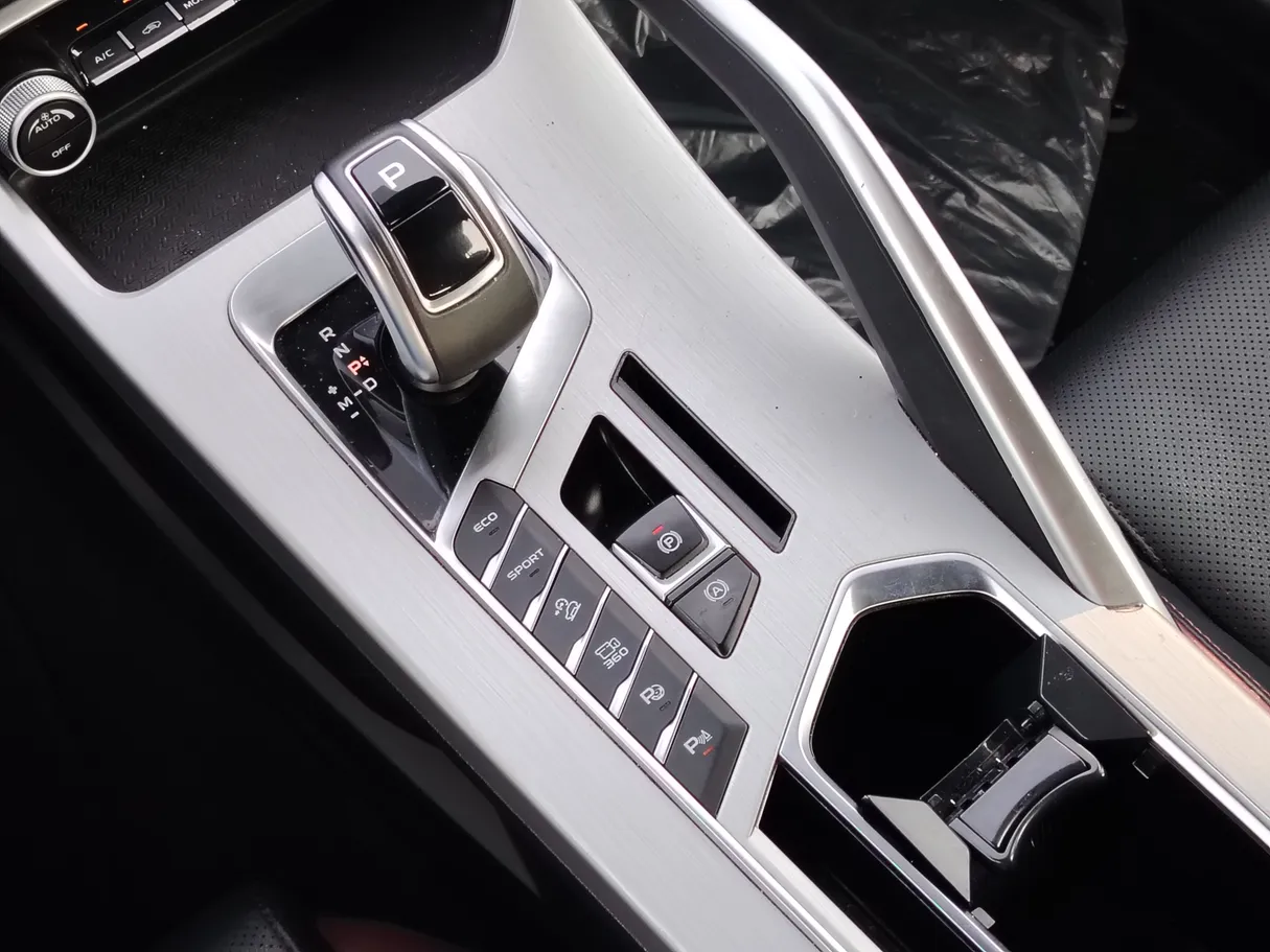 Car image 23