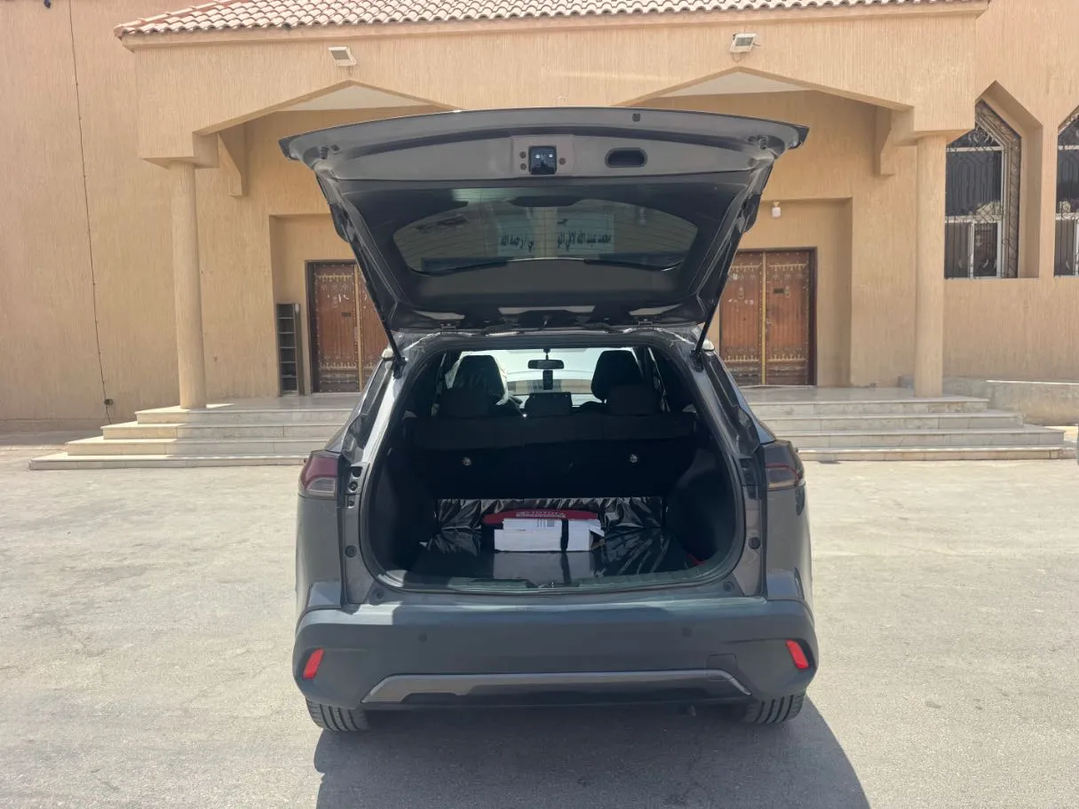Car image 19