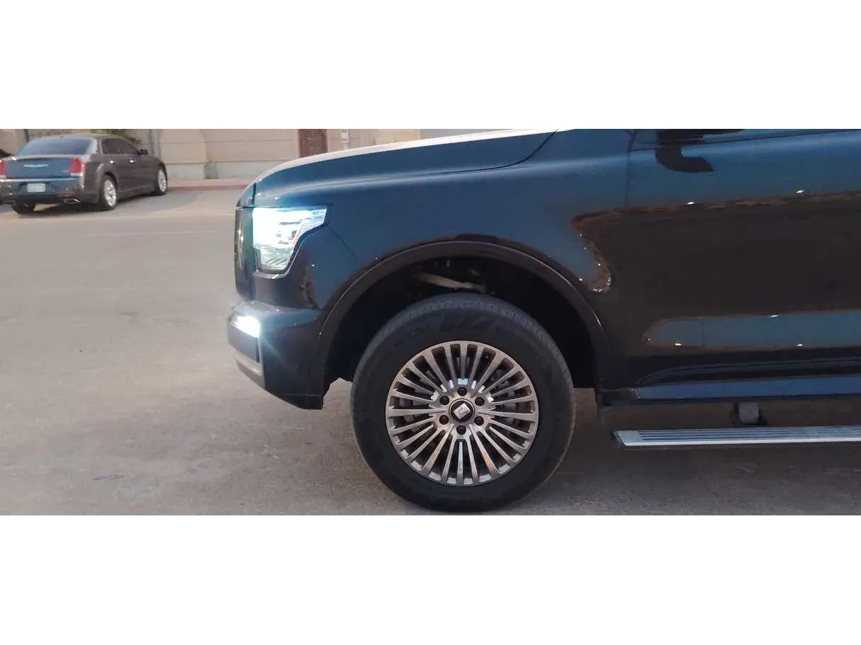 Car image 9