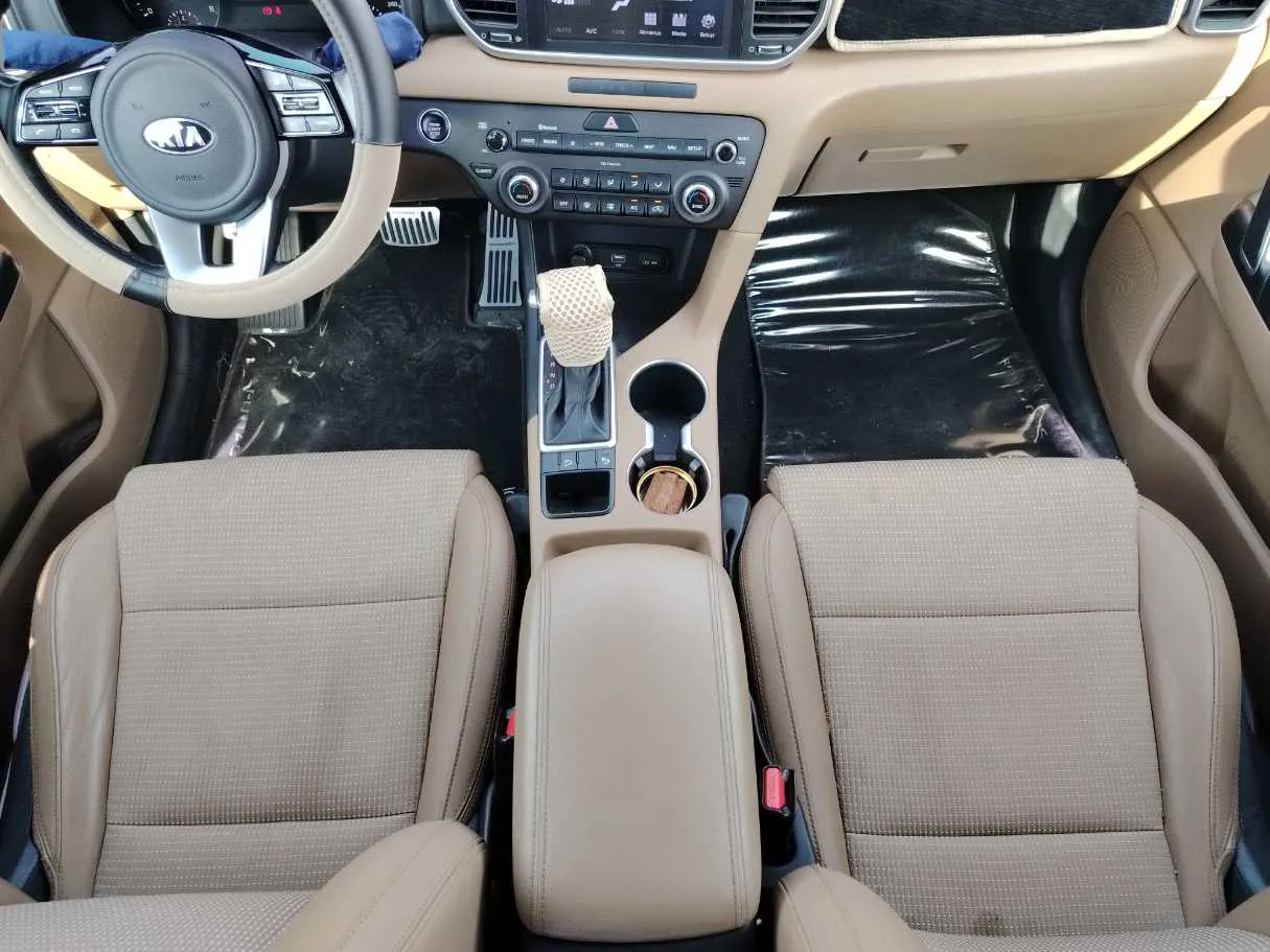 Car image 20