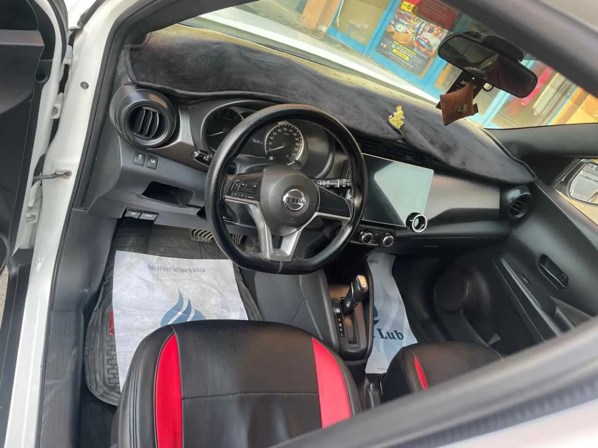 Car image 8