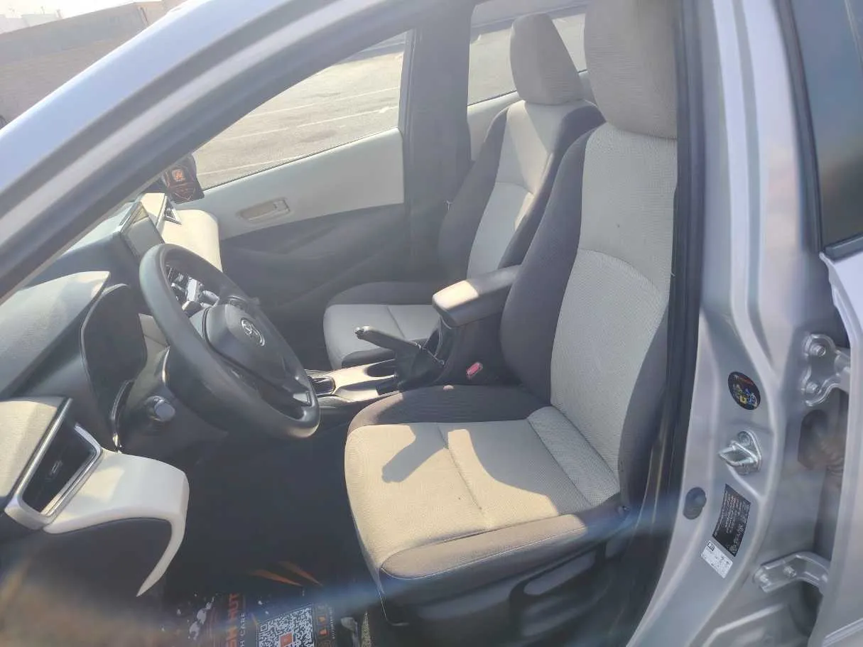Car image 12