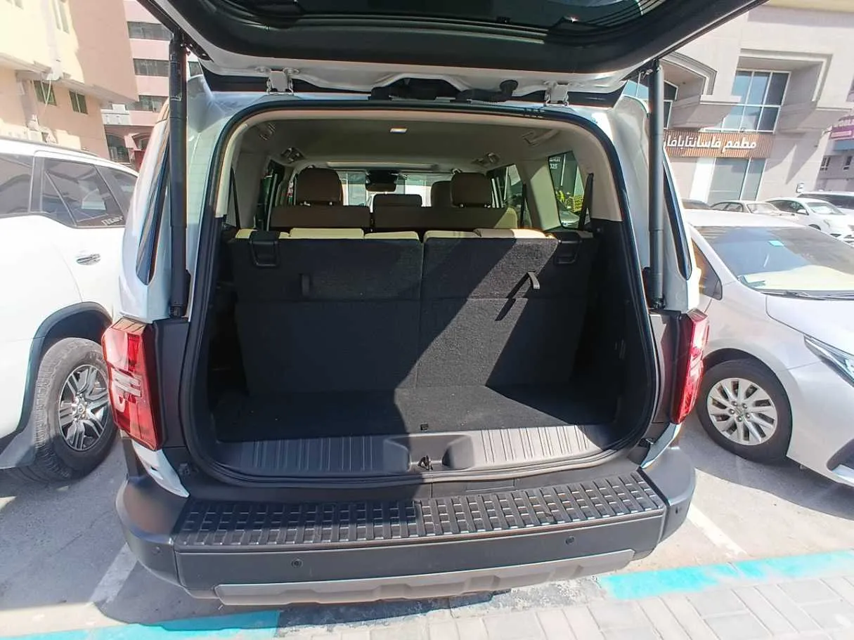 Car image 19