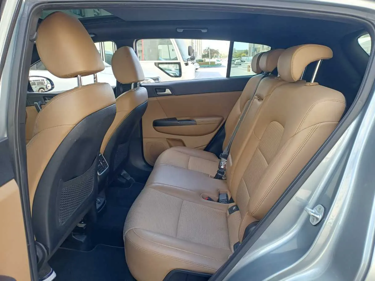 Car image 13