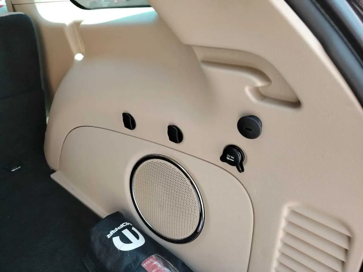 Car image 40