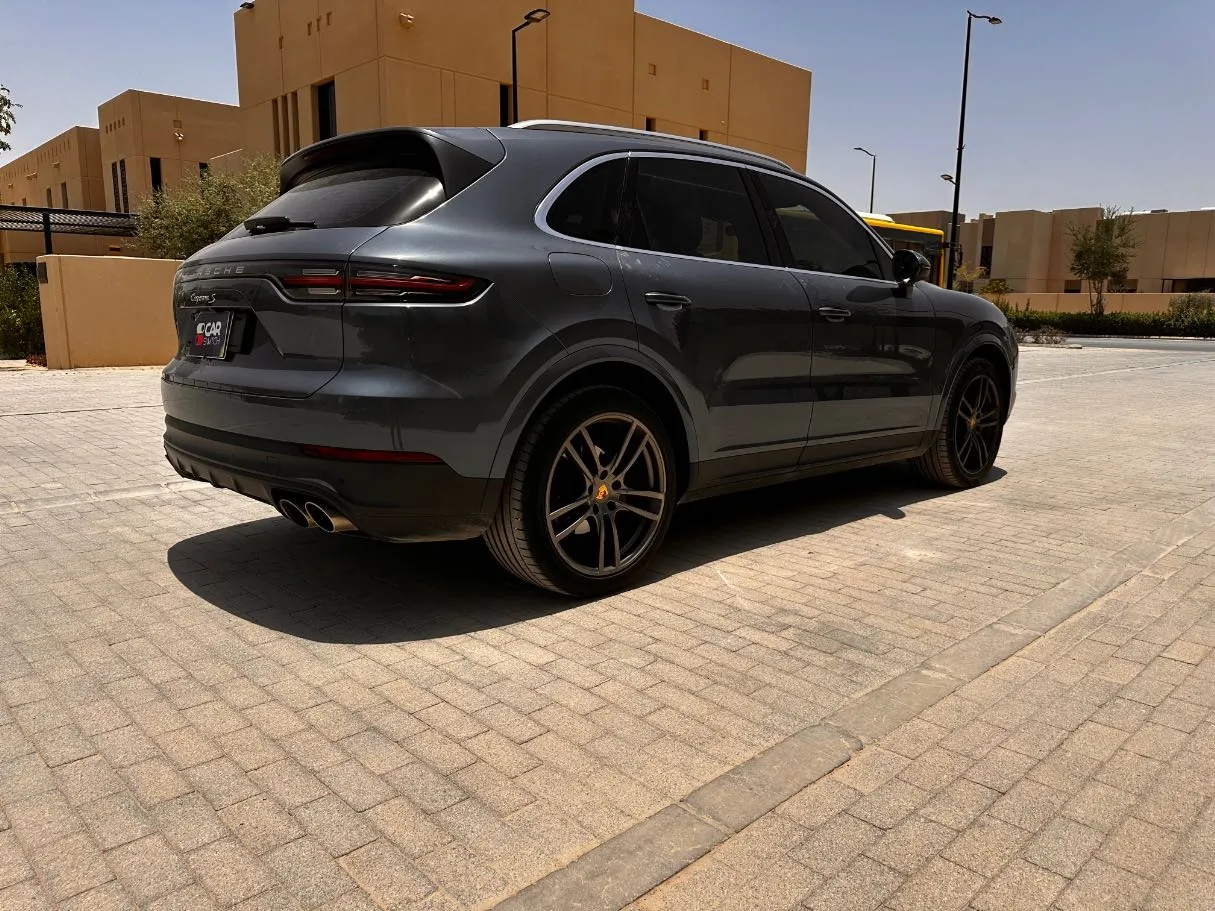 Car image 5