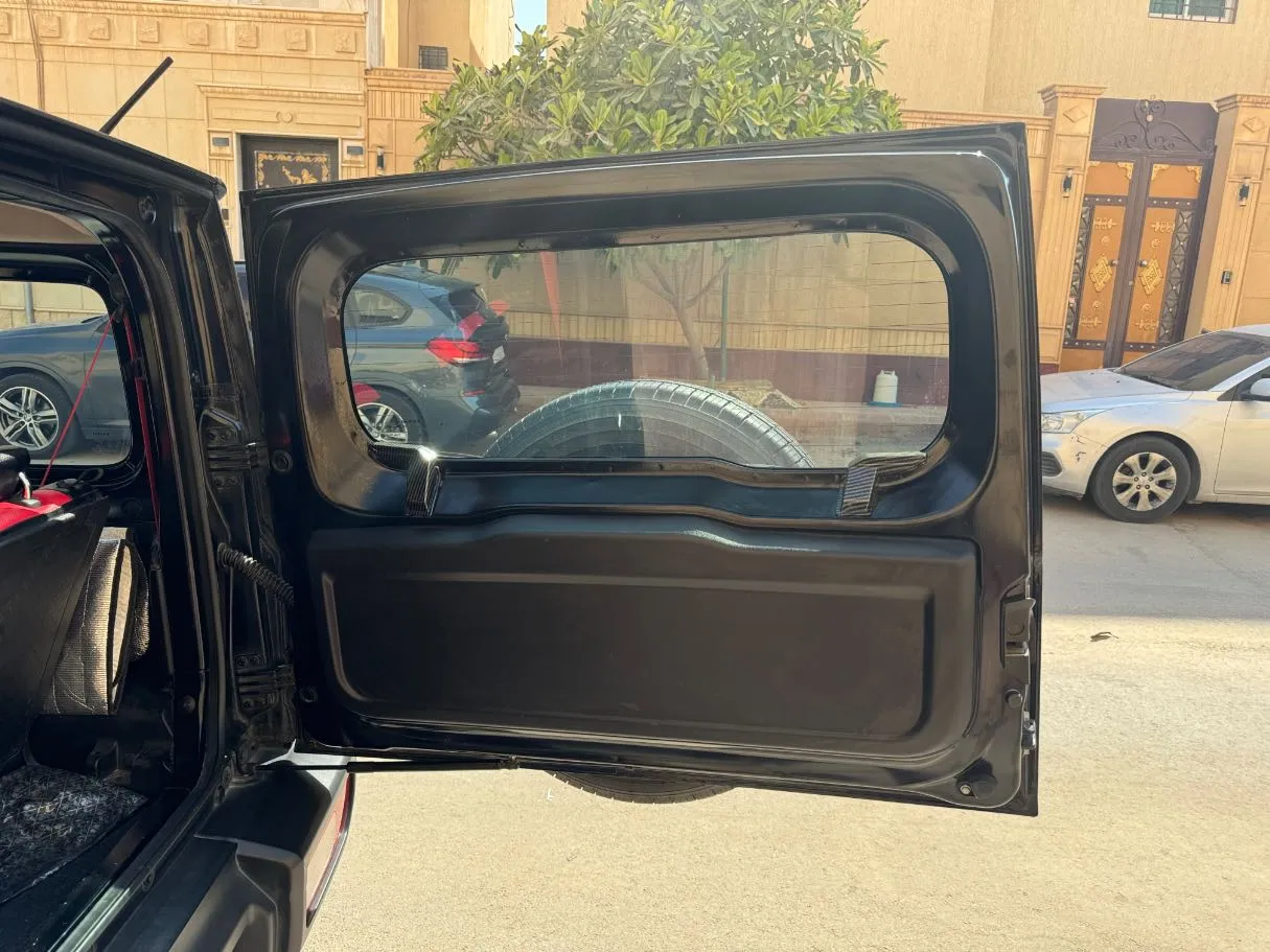 Car image 17