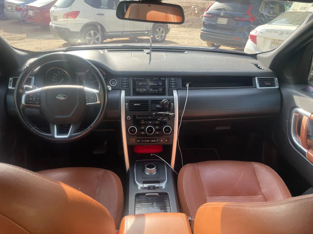 Car image 18