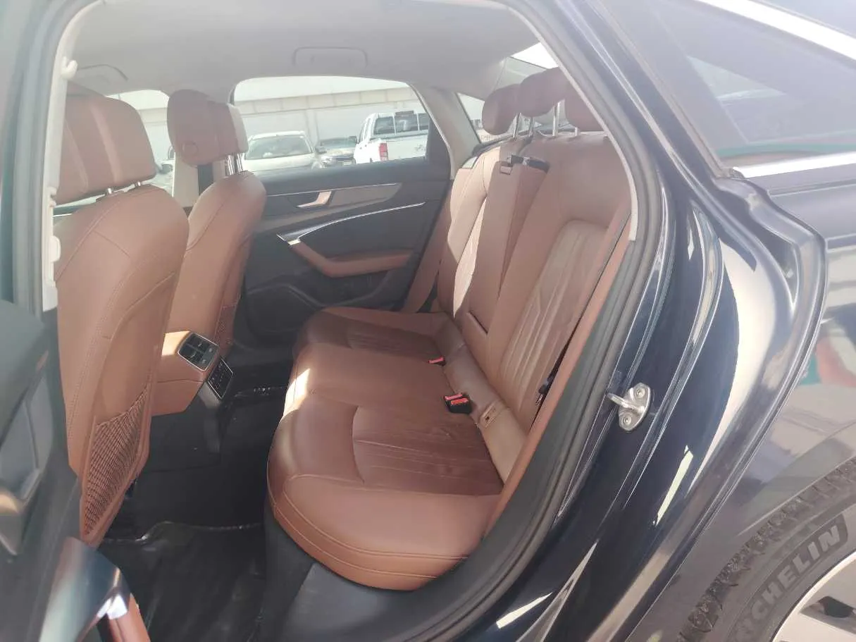 Car image 17