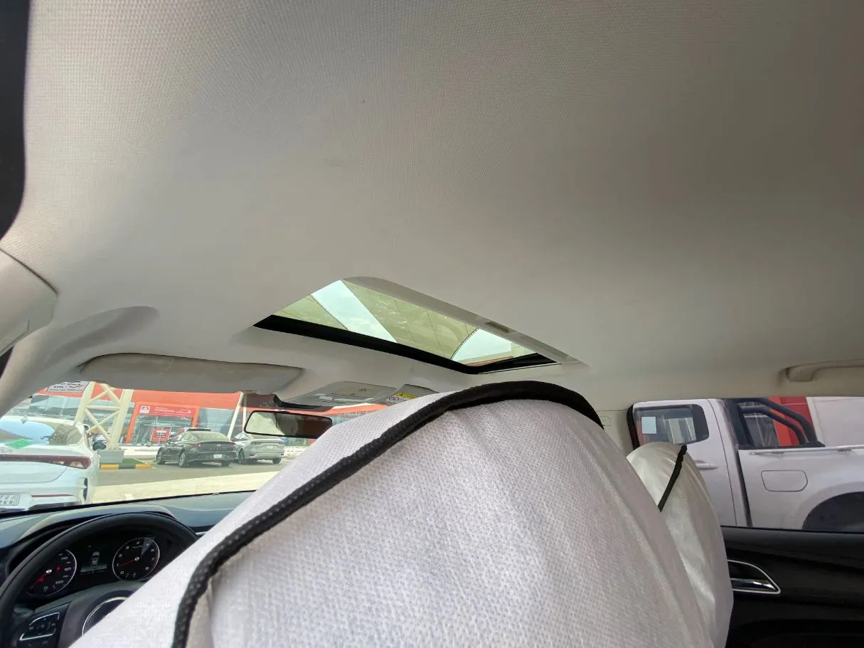 Car image 14