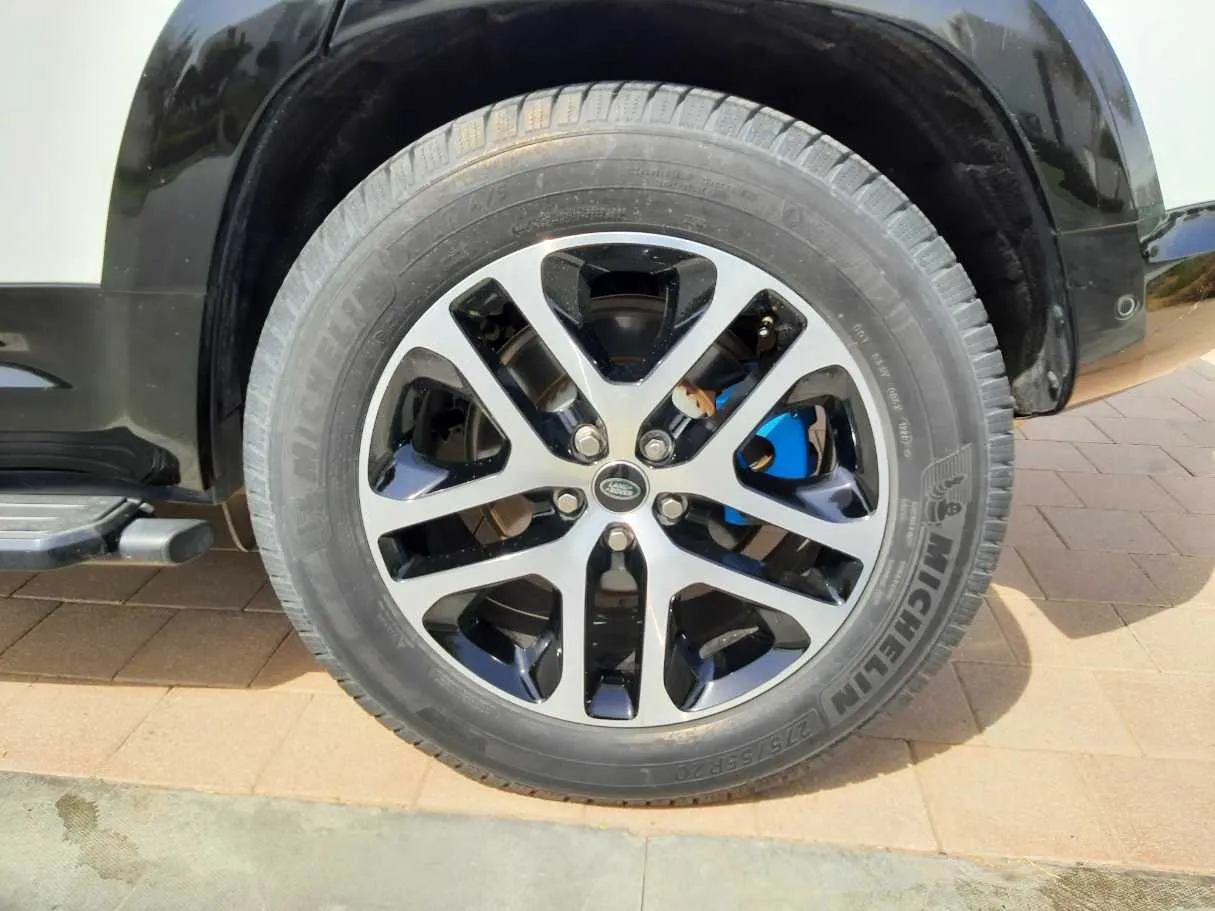 Car image 9