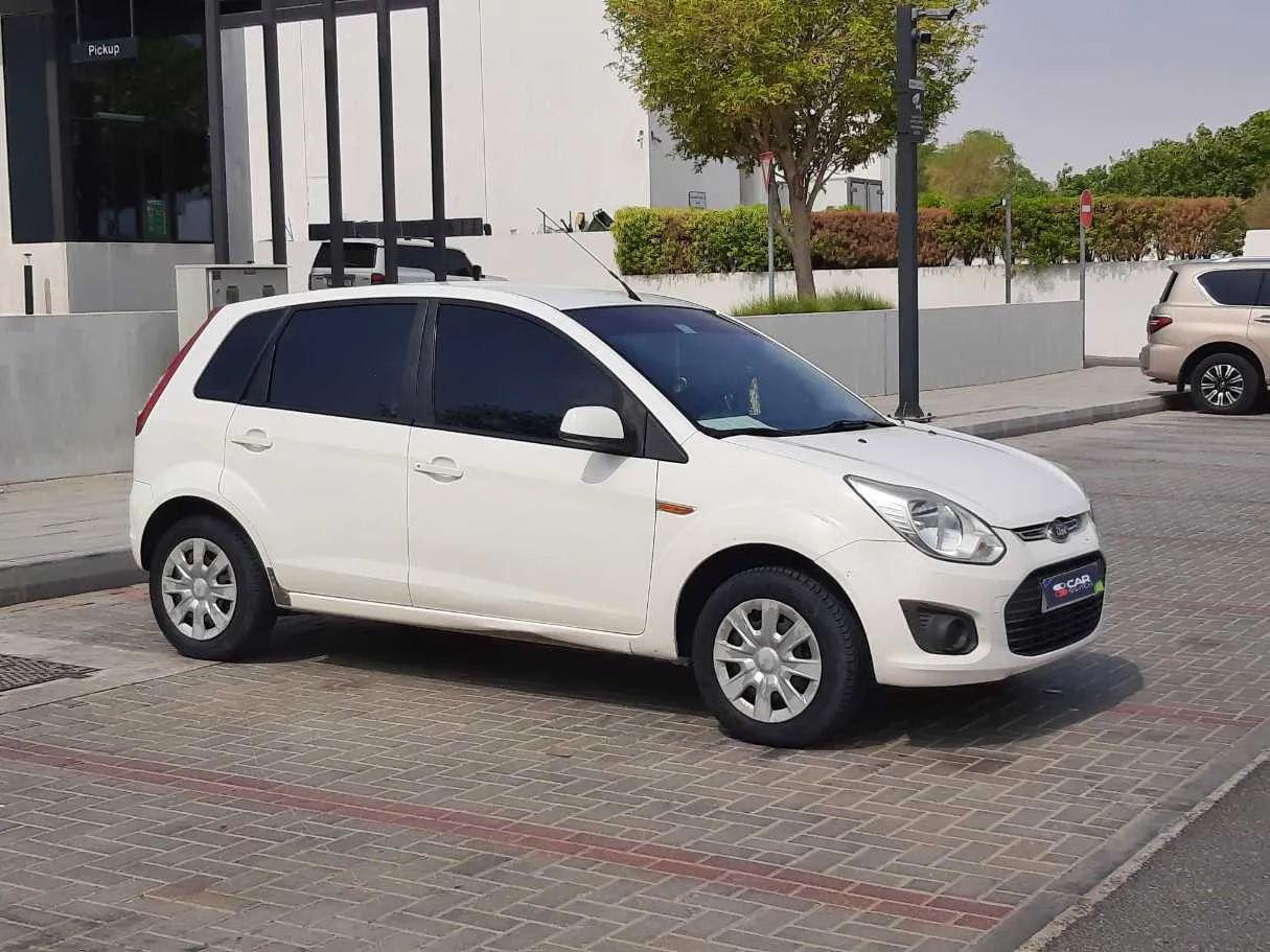 Car image 3
