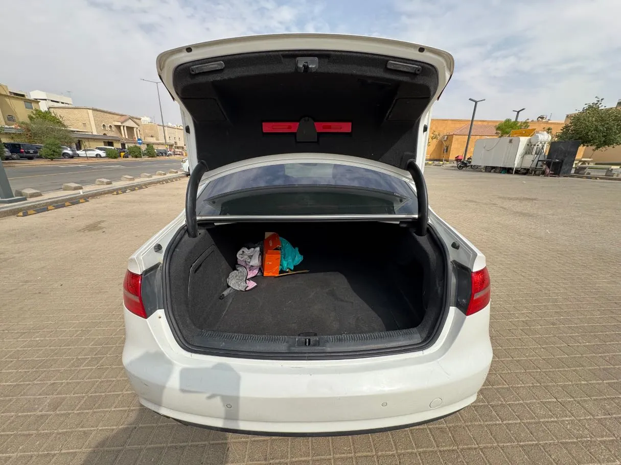 Car image 22