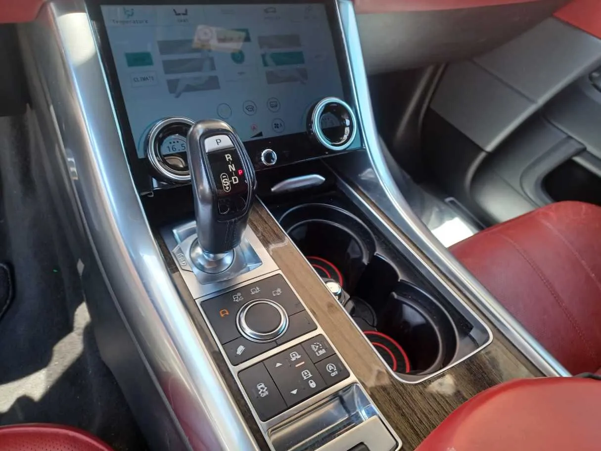 Car image 16