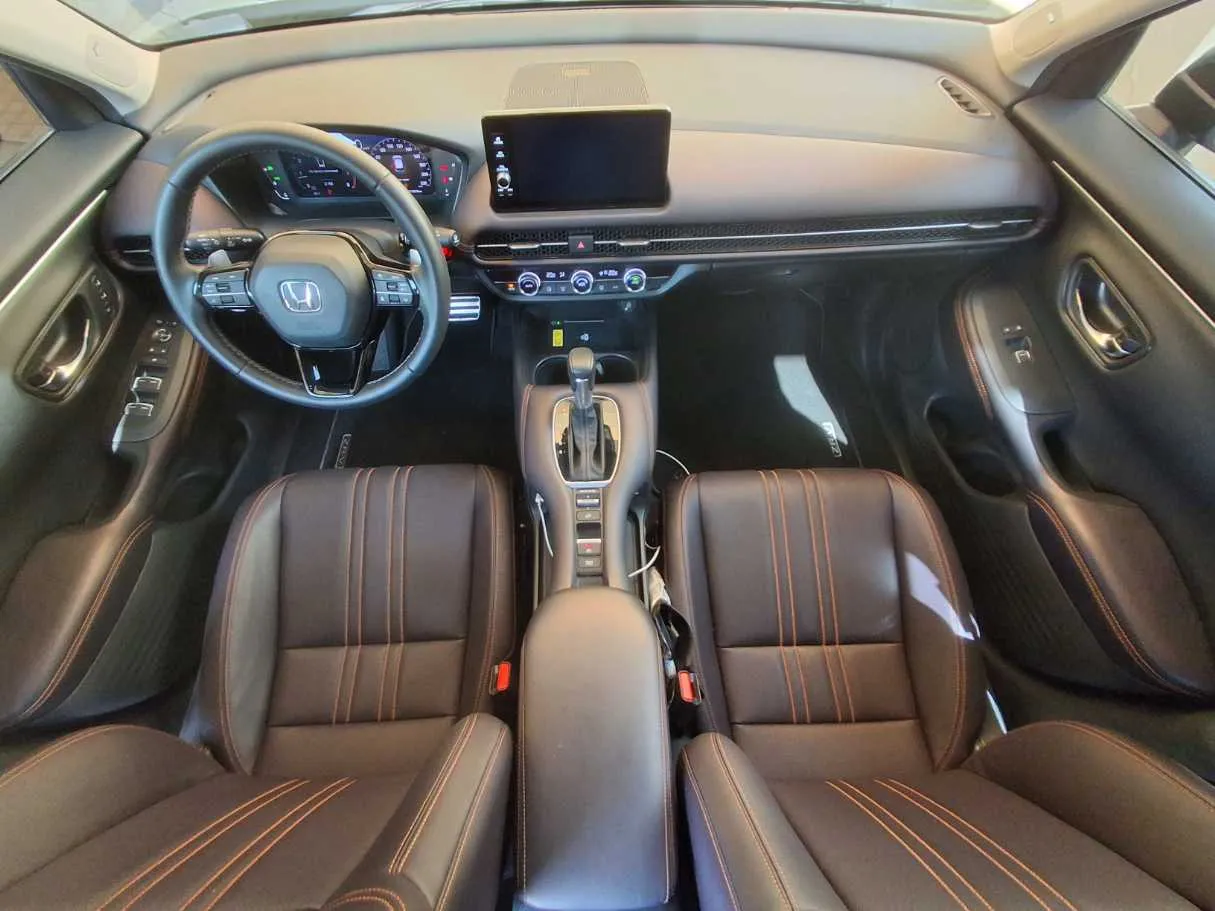 Car image 15