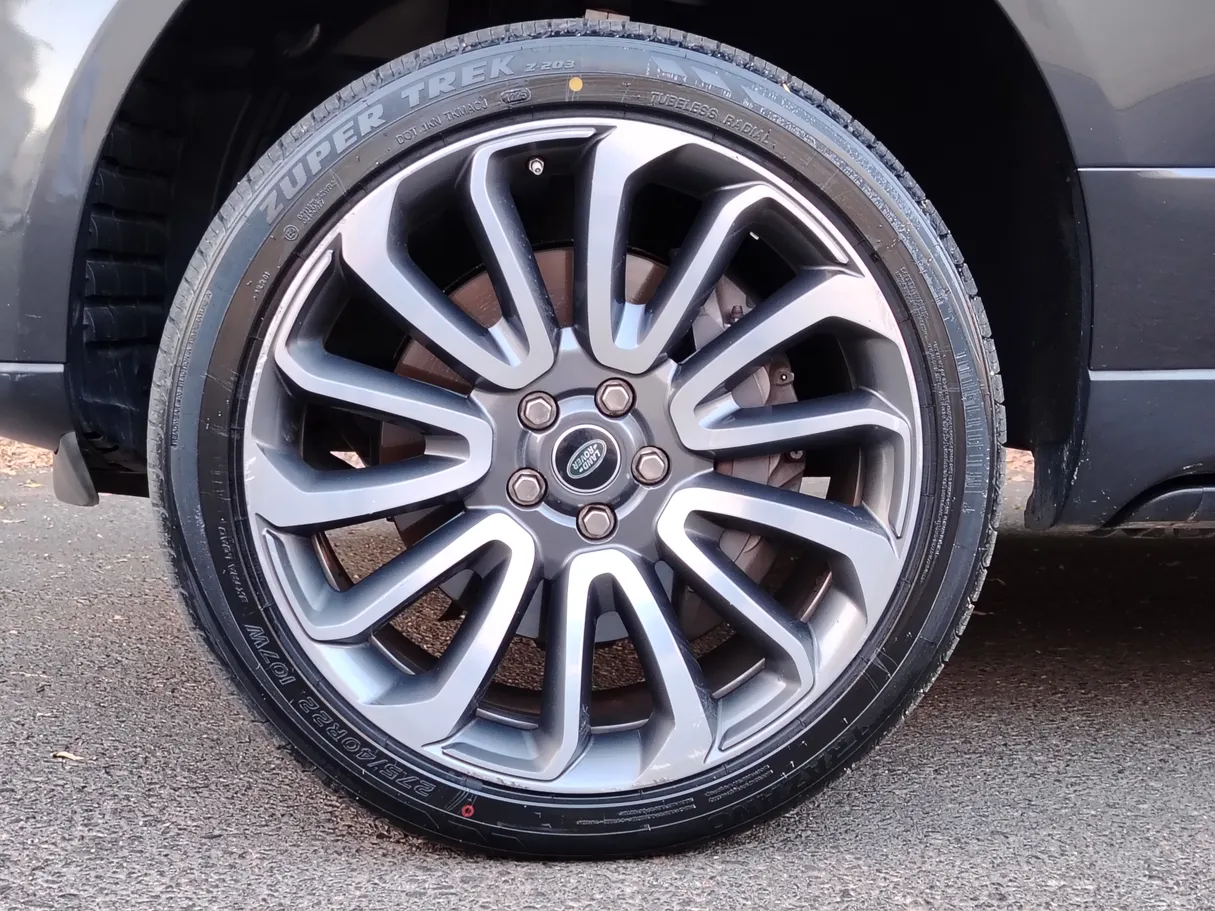 Car image 10