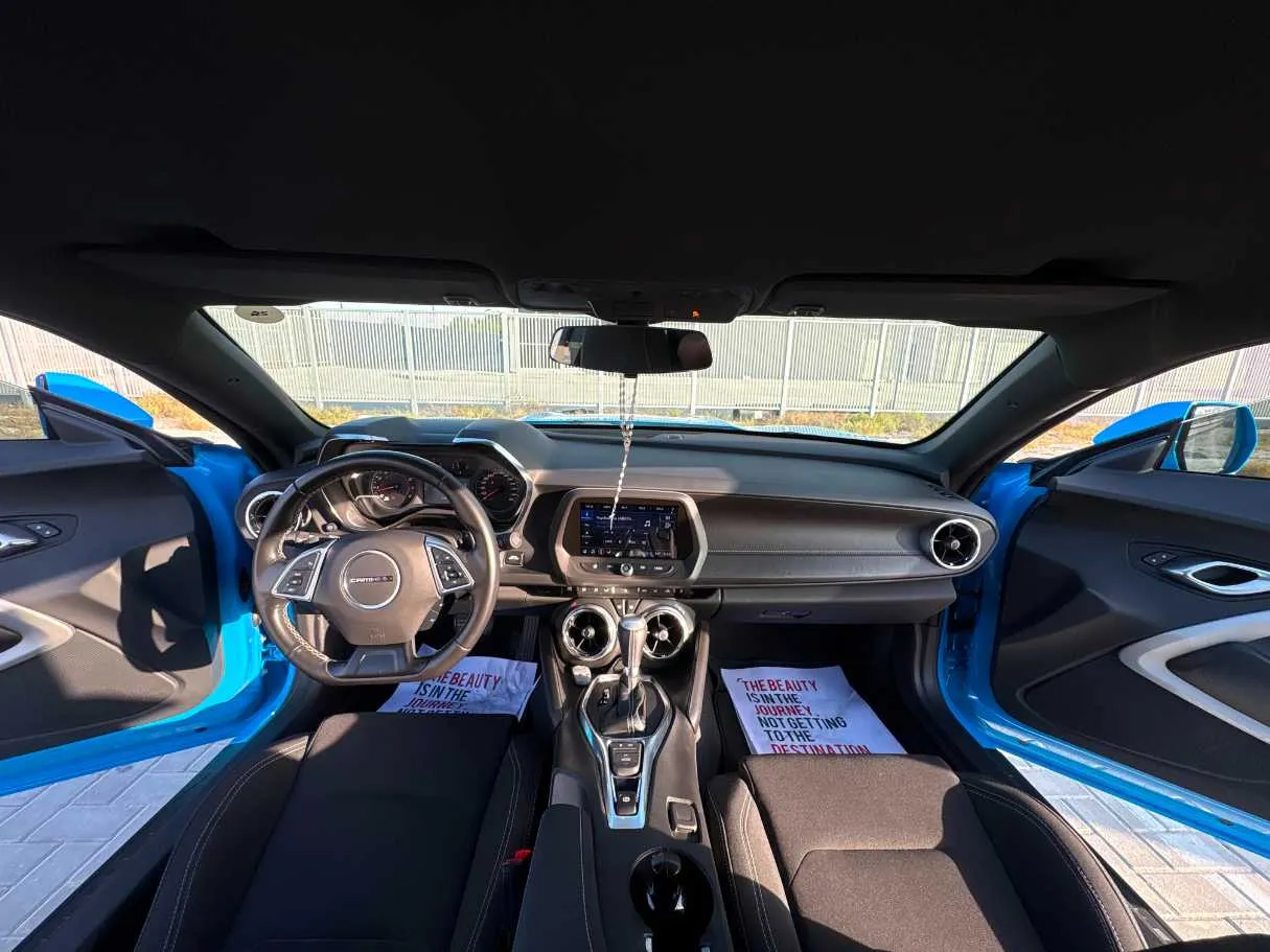 Car image 14