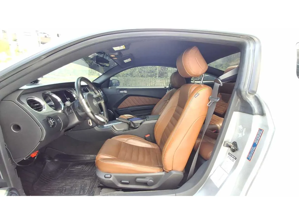 Car image 12