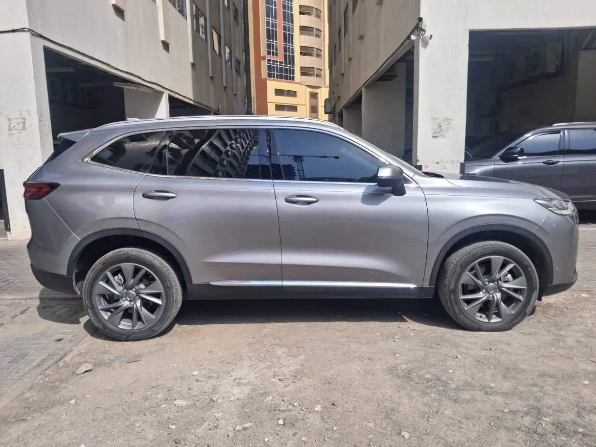 Car image 3