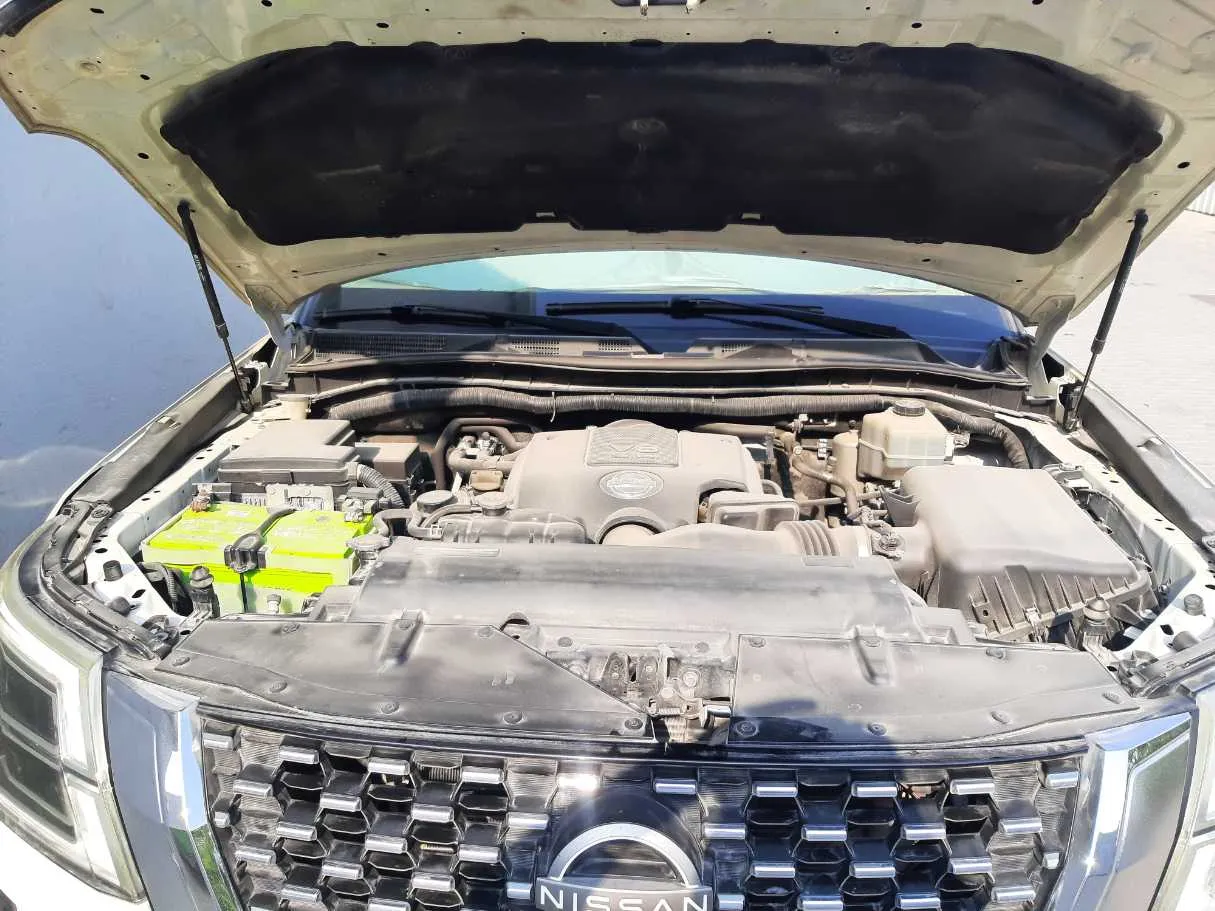 Car image 19