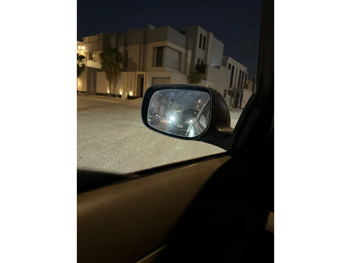 Car image 26