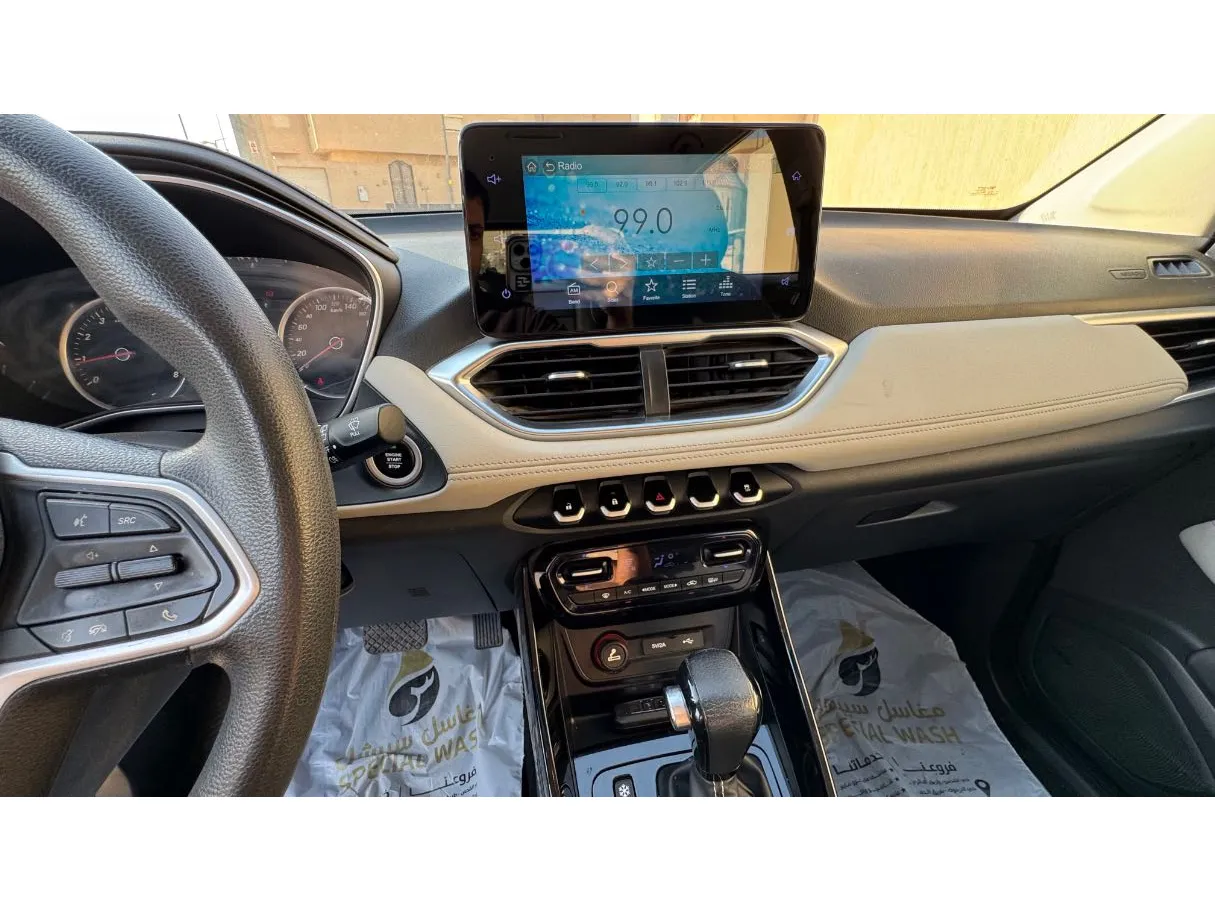 Car image 16