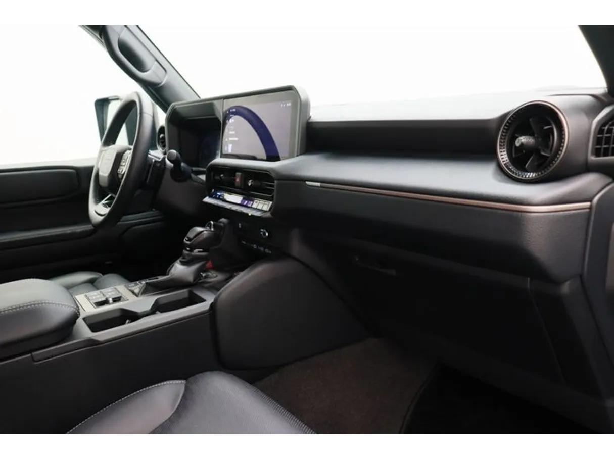 Car image 10