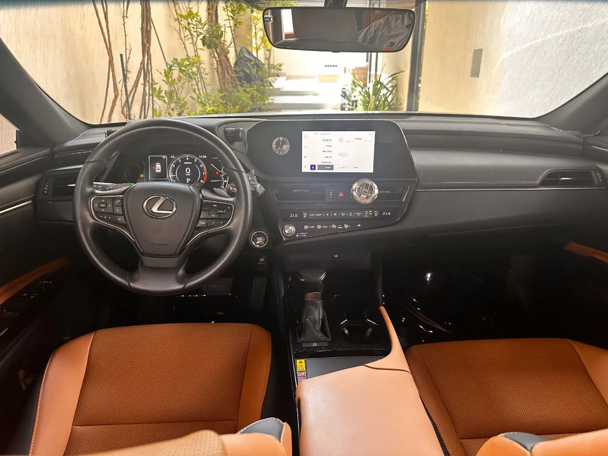 Car image 17