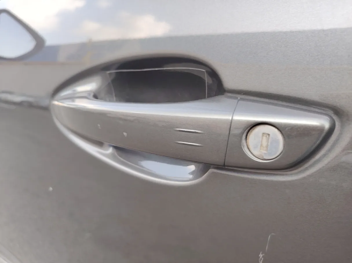 Car image 27