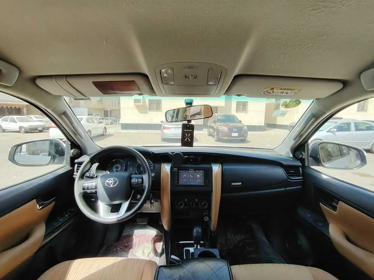 Car image 17