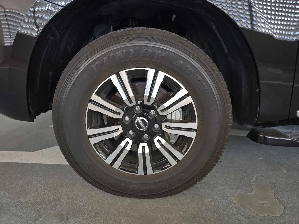 Car image 9