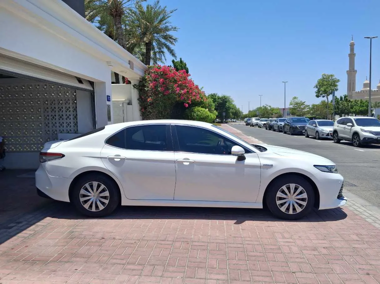 Car image 4