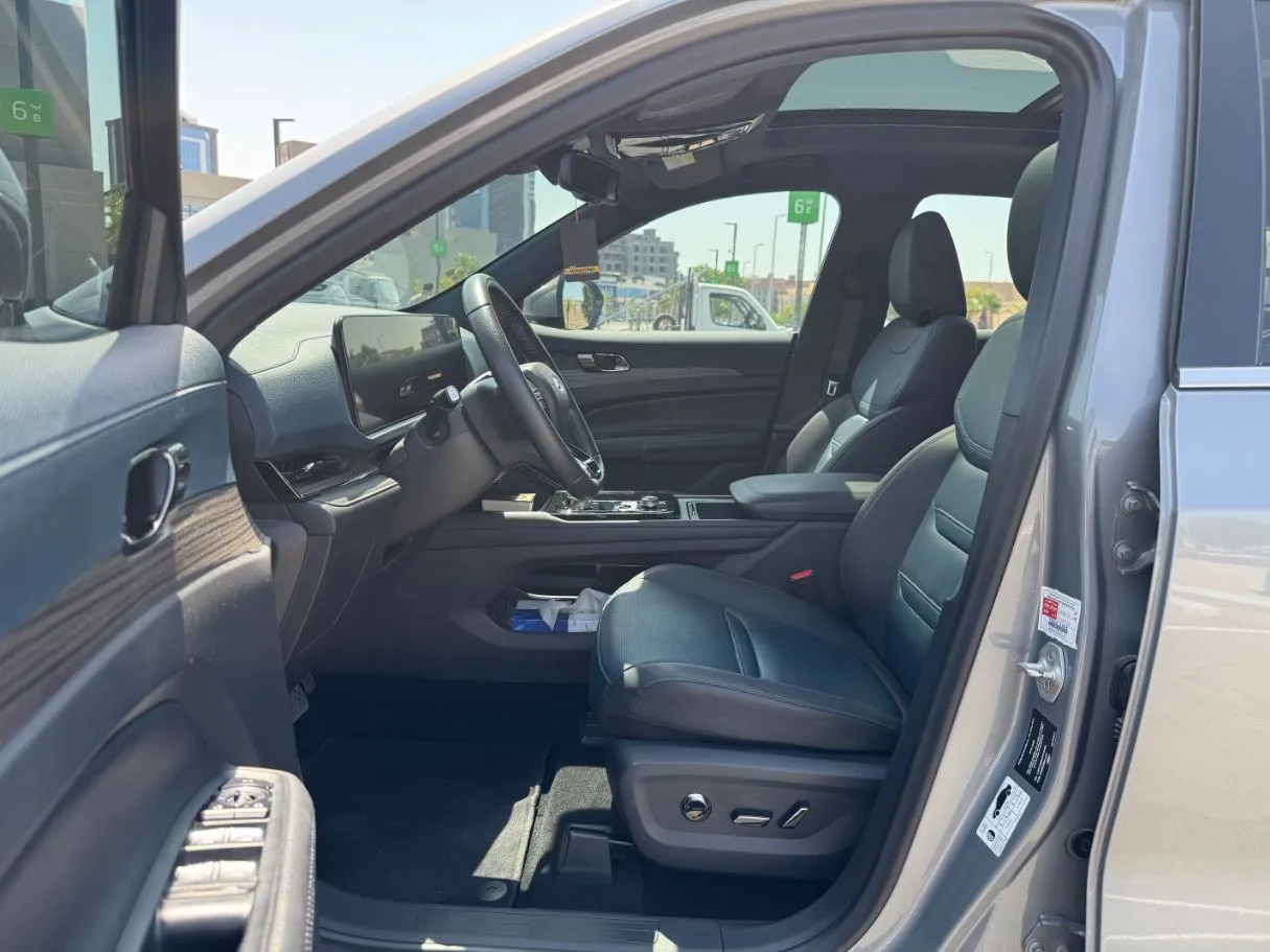 Car image 13