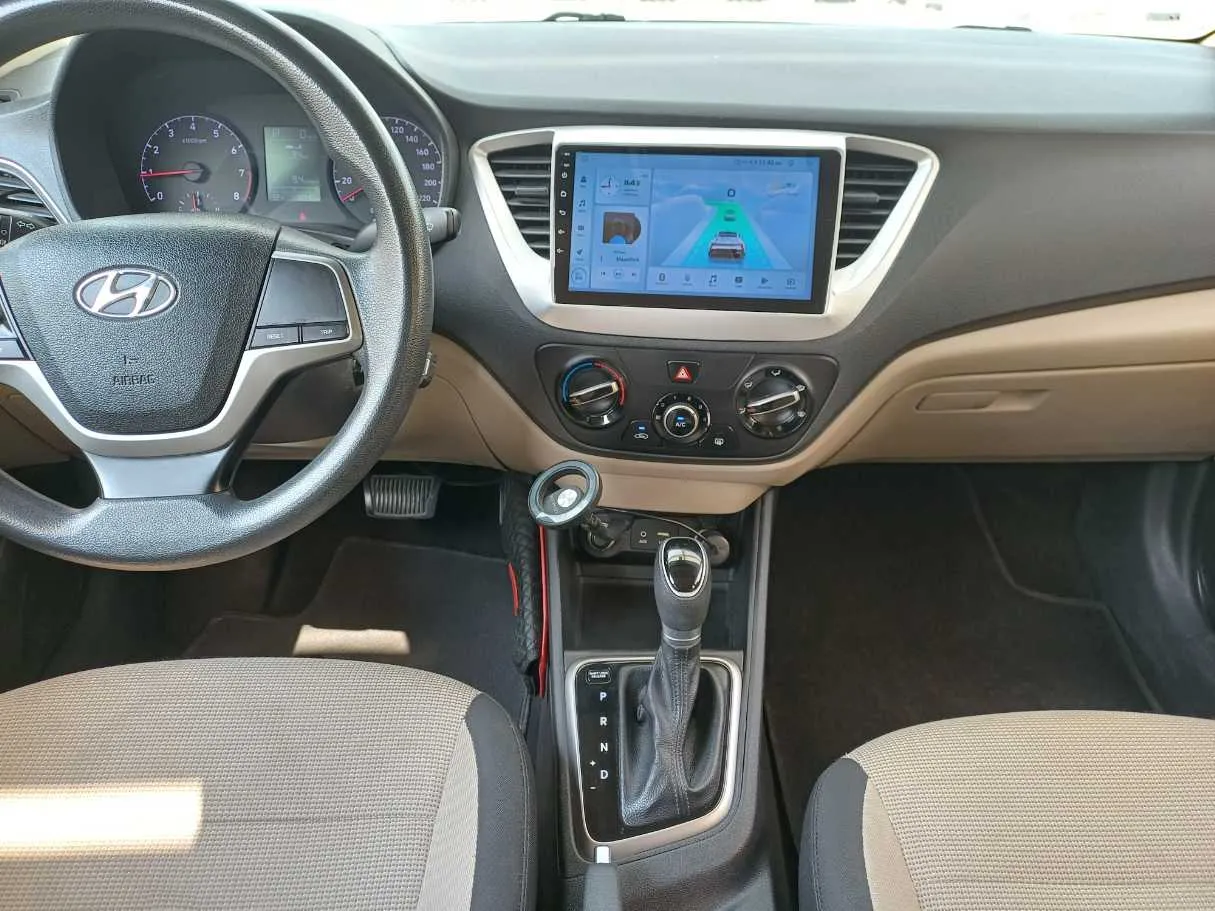 Car image 18