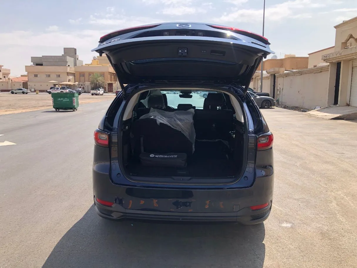 Car image 18