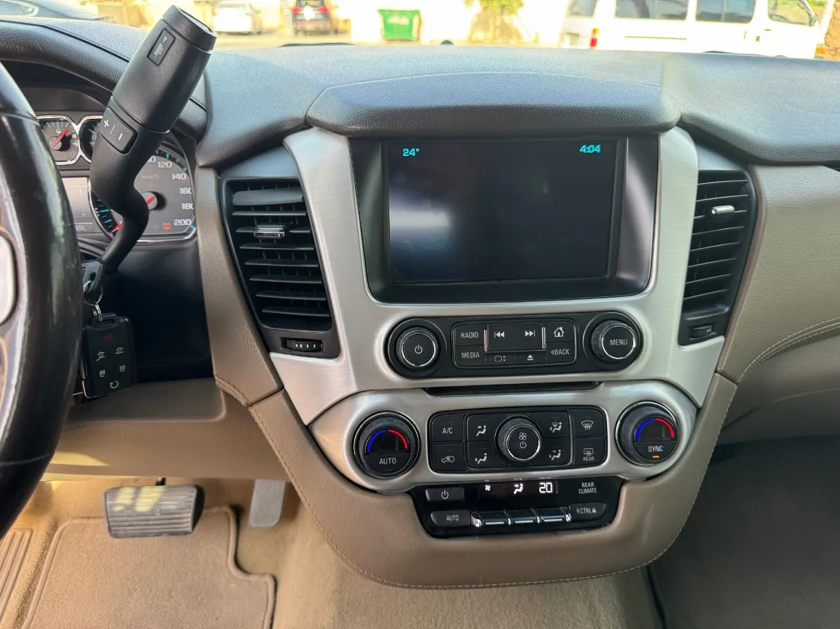 Car image 18